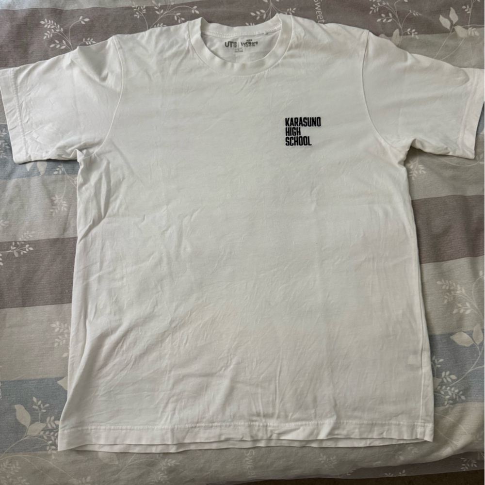 Uniqlo Haikyu tshirt